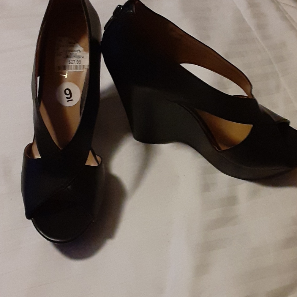 Nine West - Picture 2 of 5